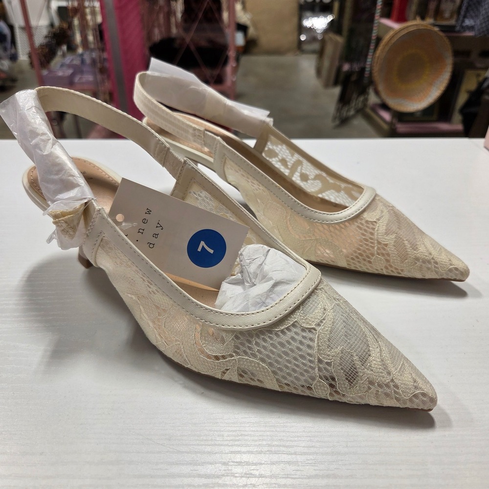 A New Day Milan Cream Lace Slingback Pointed Toe Kitten Heel Pumps Womens 7 NEW